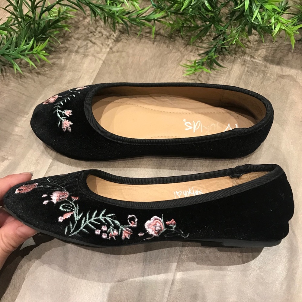 VELVET Floral embroidered ballet flats - like NEW - Picture 2 of 8